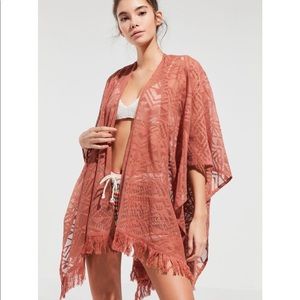 GEOMETRIC LACE RUANA